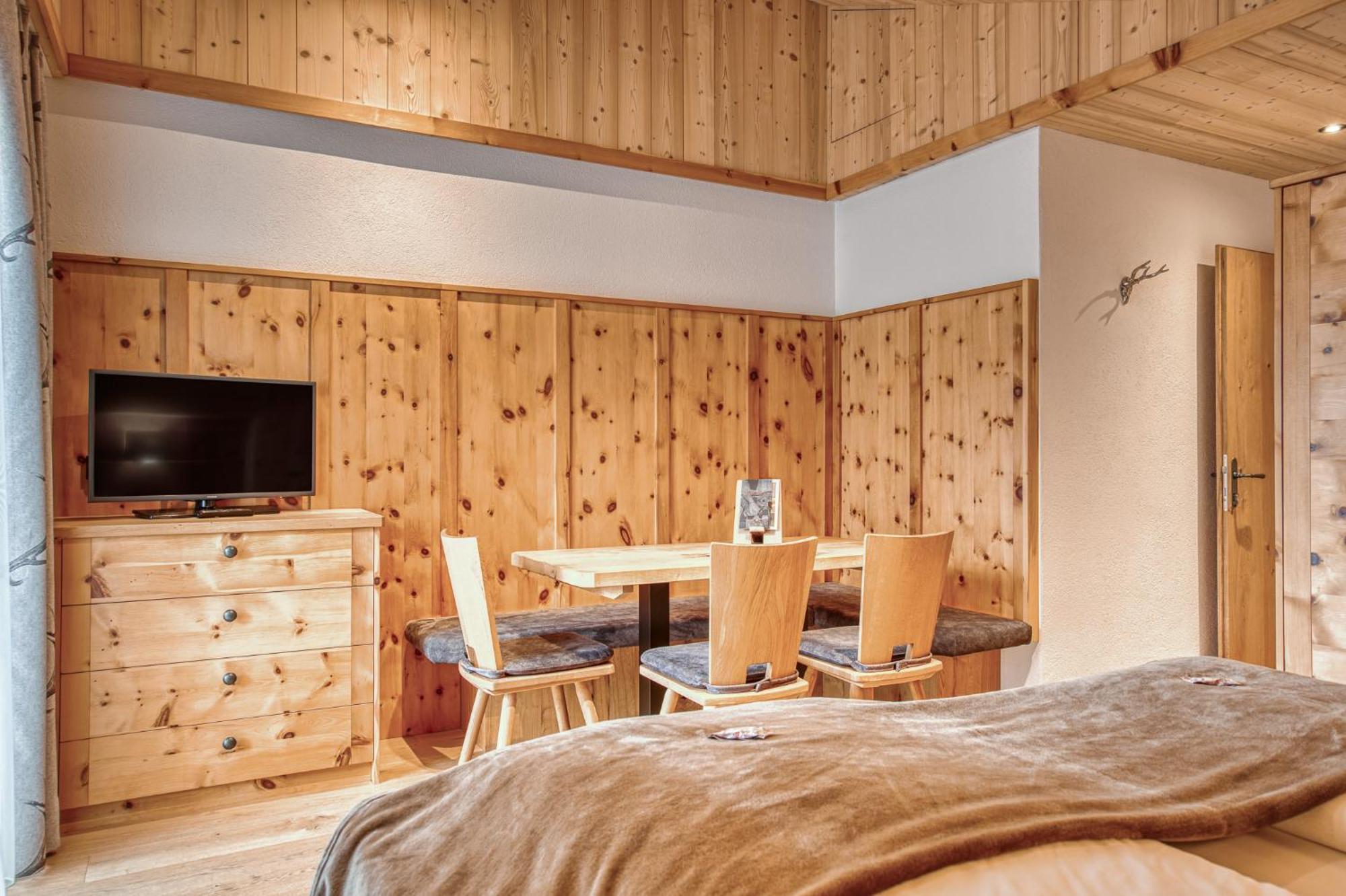 Hotel Alpenstolz Mieders Rum bild