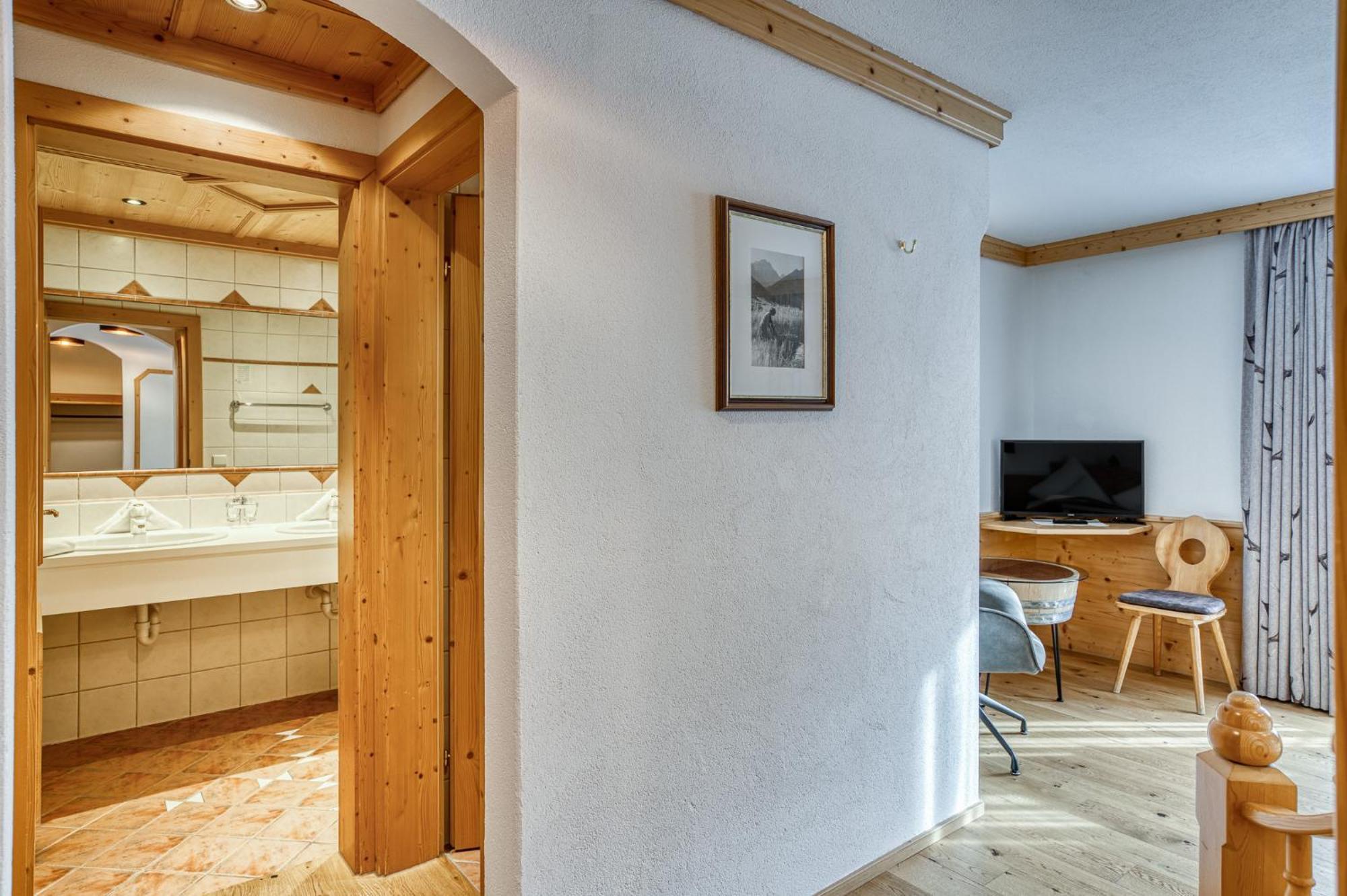 Hotel Alpenstolz Mieders Rum bild