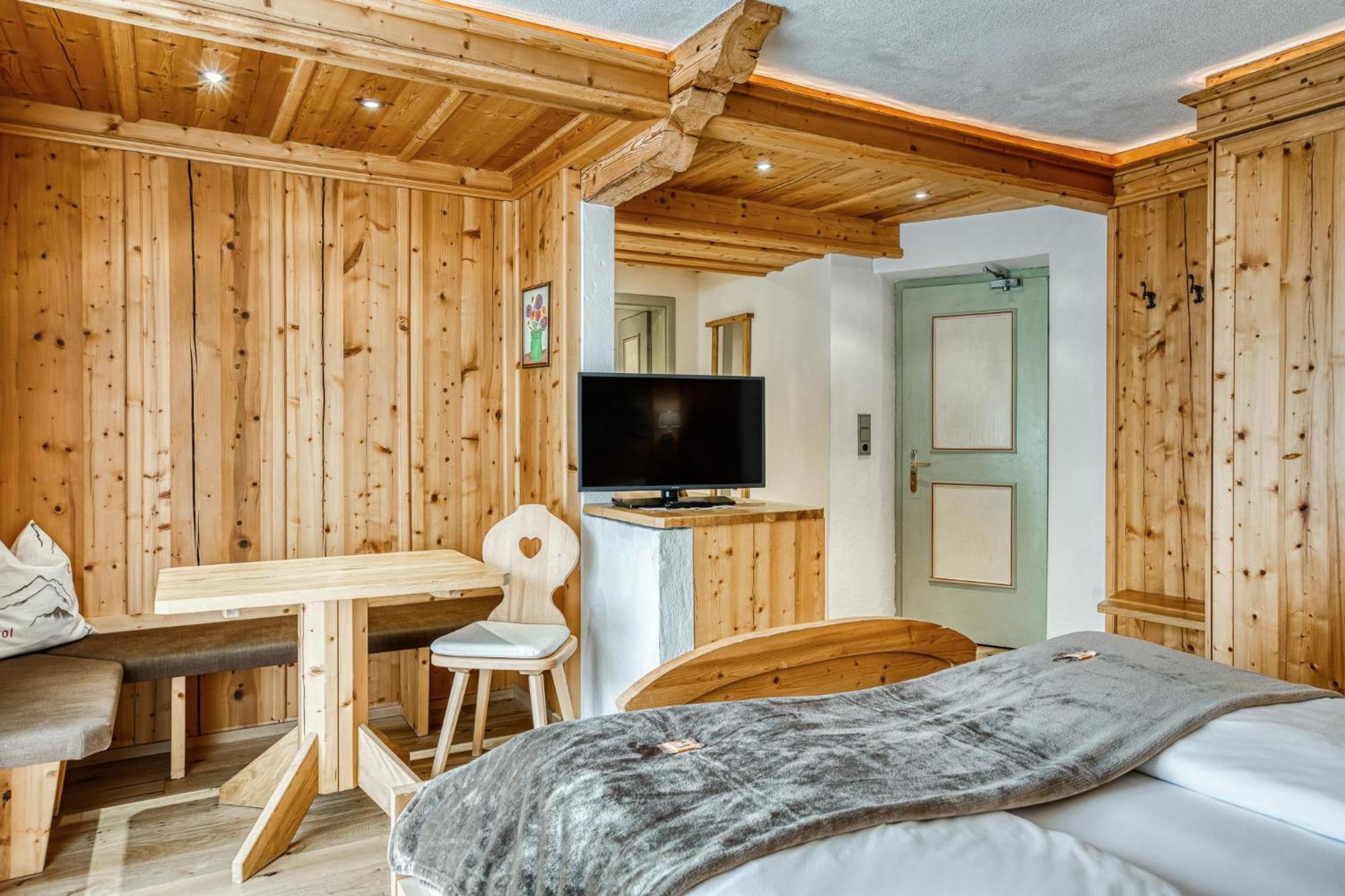 Hotel Alpenstolz Mieders Rum bild